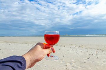 Wein genießen am Strand, Insel Amrum