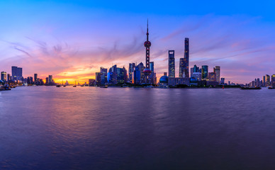 Naklejka premium Shanghai skyline and modern urban buildings at sunrise,panoramic view.