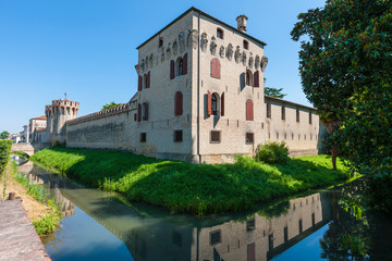 Fototapeta na wymiar The castle and villa Giustinian in the town of Roncade