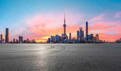 Obraz premium Shanghai skyline and modern buildings with empty race track at sunrise,panoramic view.