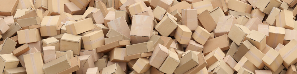 Viele Verpackungen und Kartons als Lieferung Konzept