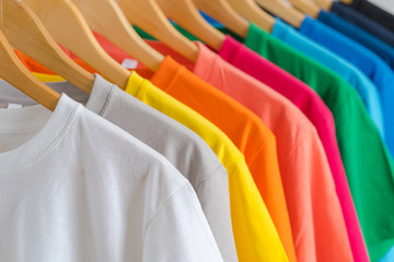 Fototapeta Close up of Colorful t-shirts on hangers, apparel background obraz