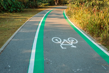 Obraz premium bicycle and walk path in parks