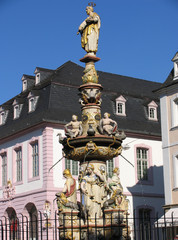 Petrusbrunnen auf dem Hauptmarkt zu Trier