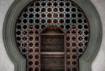 Naklejka premium Traditional Chinese doors behind church at Wat Bhoman Khunaram (Bhoman Khunaram Temple).