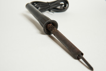 Soldering iron for soldering complex microcircuits