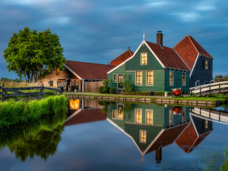 Obraz premium Tradycyjny drewniany dom, Zaanse Schans, Zaandam, Netehrlands