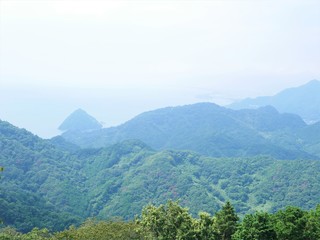 Fototapeta na wymiar 山頂から見下ろす海