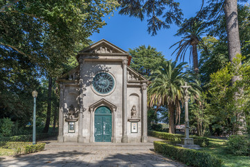 Fototapeta na wymiar Église Luterana de Portugal, Jardins du Palais de Cristal à Porto, Portugal