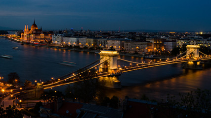 Pont de széchenyi de nuit