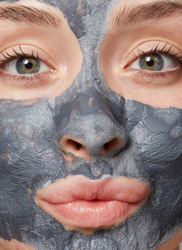 Woman kissing with clay mask on