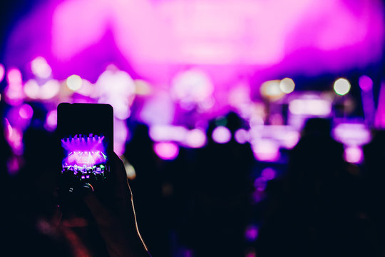 Capturing best moments of the concert with mobile phone