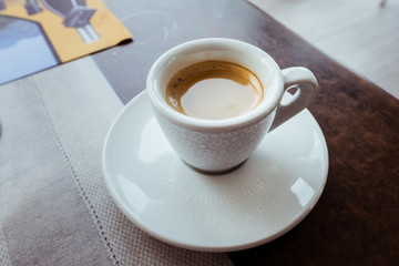 Tasse de café expresso en porcelaine blanche