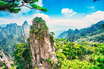 Zelfklevend Fotobehang Huangshan Landschap van Mount Huangshan (gele bergen). UNESCO werelderfgoed. Gevestigd in Huangshan, Anhui, China.