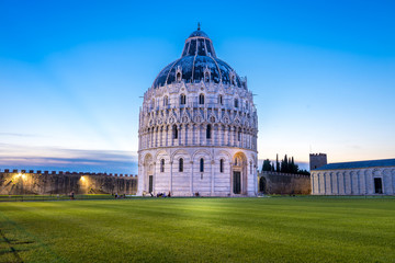 Obraz premium Pisa Cathedral, Italy at night