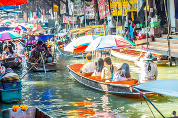 Fototapeta na wymiar Damnoen Saduak Floating Market, tourists visiting by boat, located in Bangkok, Thailand.