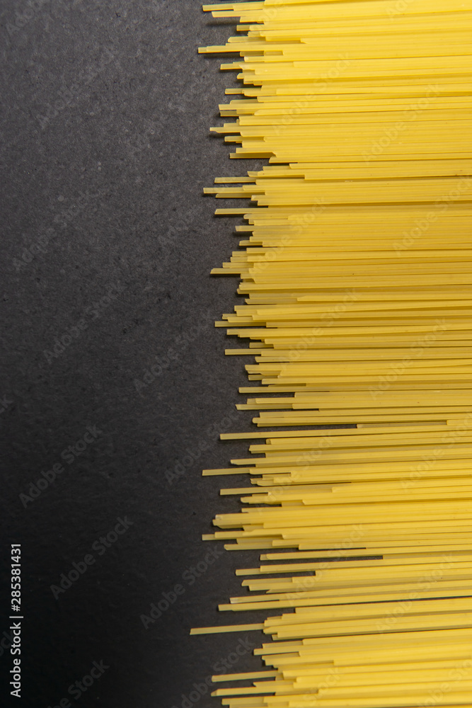 Poster Raw Italian spaghetti pasta on gray background