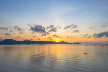 Obraz premium quiet and peace sea in sunrise at Chalong gulf.