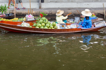 Obraz premium Damnoen Saduak floating market