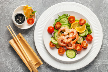 Vegetables and shrimps salad