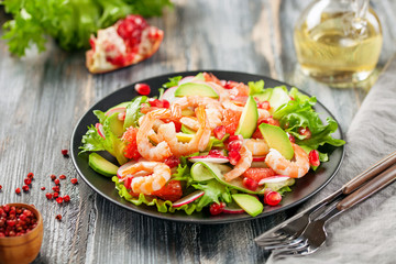 Salad with prawns, grapefruit,  cucumber