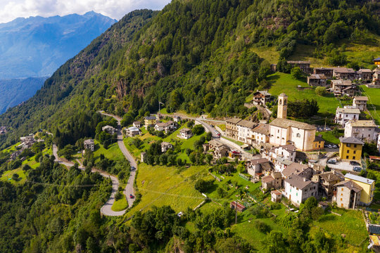 Valtartano - Valtellina (IT) - Vista aerea di Campo Tartano