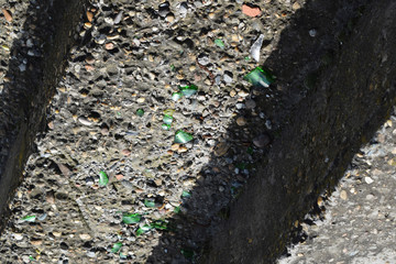 Obraz premium Glass splinters on concrete steps