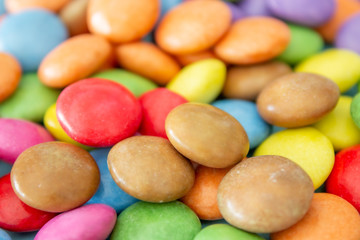 smarties pastiglie di cioccolato colorate