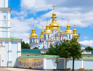 Fototapeta na wymiar ortodox church and park view in Kiev, Ukraine