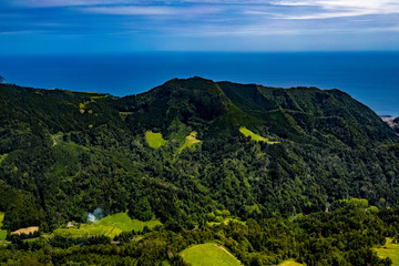 Naklejka premium Sao Miguel - Furnas und Landschaften auf der Azoren-Insel aus der Luft