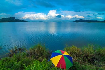 반영. 구름.  물. 호수. 저수지. 댐.