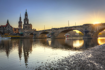 Fototapeta na wymiar Beautiful sunset in Dresden at Elbe River, Saxony. Germany