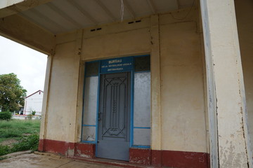 Fototapeta premium Regierungsgebäude in afrika in antsiranana in madagaskar