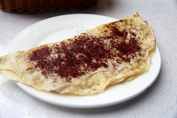 Meat gutab with sumakh on the plate
