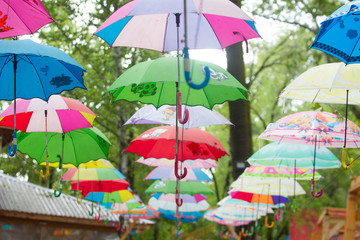Fototapeta na wymiar many colorful umbrellas in the park