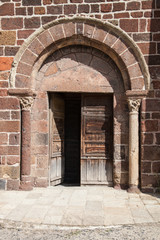 Portail de l'&eacute;glise du Monastier-sur-gazeille en Haute-Loire