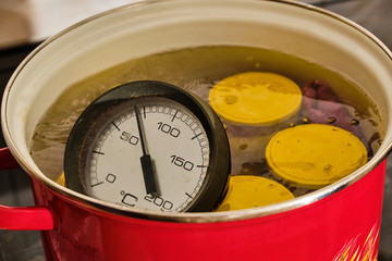 Cooking peach compote