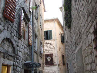 On a hot summer day, the narrow stone streets of the ancient city attract residents with their cool.
