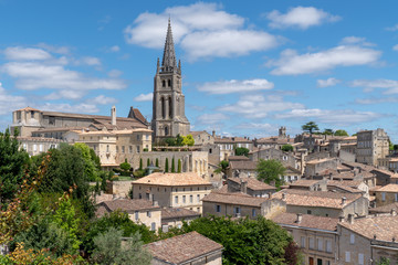 Fototapeta na wymiar medieval streets in French village Saint Emilion Bordeaux