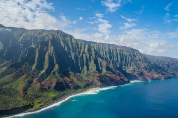 Obraz premium Beautiful aerial view of the kauai napali coast (Hawaii)