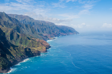Fototapeta premium Beautiful aerial view of the kauai napali coast (Hawaii)