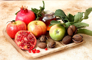 Apple and honey, traditional food of jewish New Year celebration, Rosh Hashanah