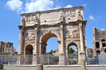 Fototapeta na wymiar ..Arch of Constantine in Rome Italy...