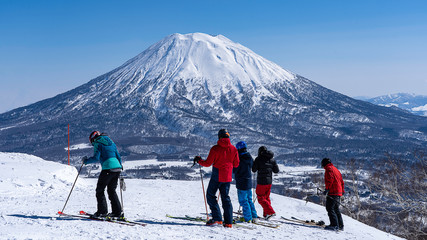 Group Ski Activity at Niseko winter Yotei mountain background - obrazy, fototapety, plakaty
