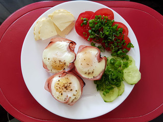  egg with ham and vegetables