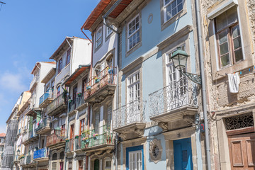 Fototapeta na wymiar Façades colorées à Porto, Portugal
