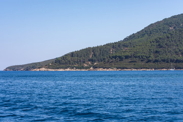 Fototapeta premium Splendid panoramic view of the blue and crystalline sea of the island of Elba in Italy near the beach