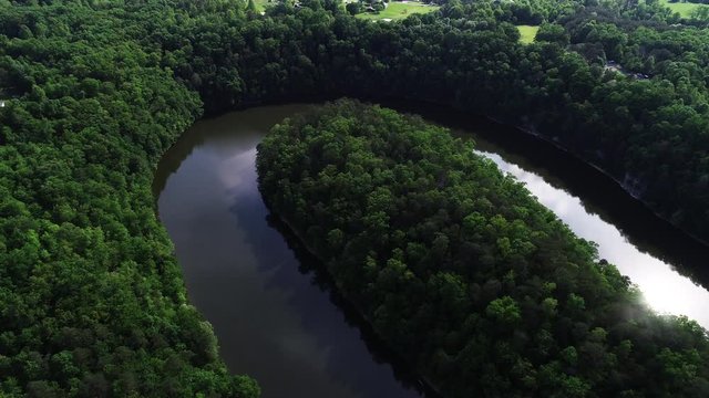 Tilt down aerial, river curves in Kentucky