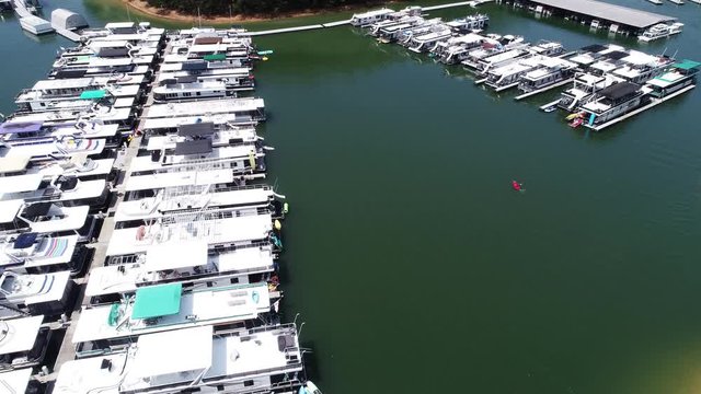 Boats on Laurel River Lake, panning aerial