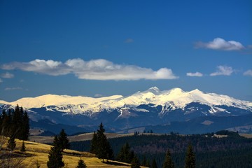 Fototapeta na wymiar landscape from Tihuta Pass